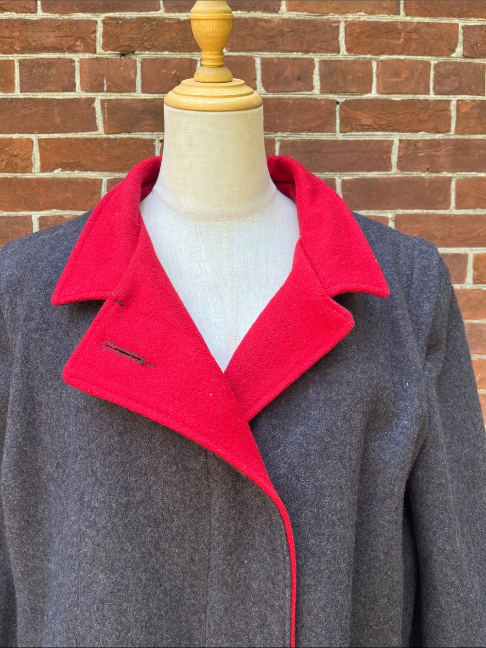 '80s Wool-Blend Long Coat with Red Collar - Picture 2 of 7